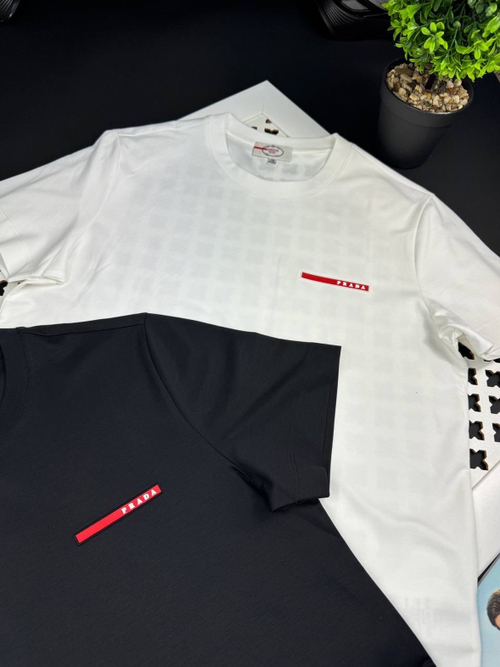 Футболка Prada