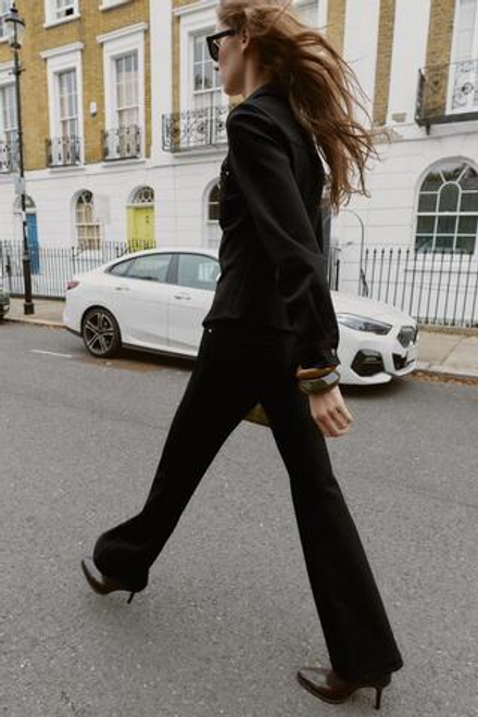 ZARA ПРИТАЛЕННАЯ РУБАШКА ИЗ КРЕПА, ЧЕРНЫЙ