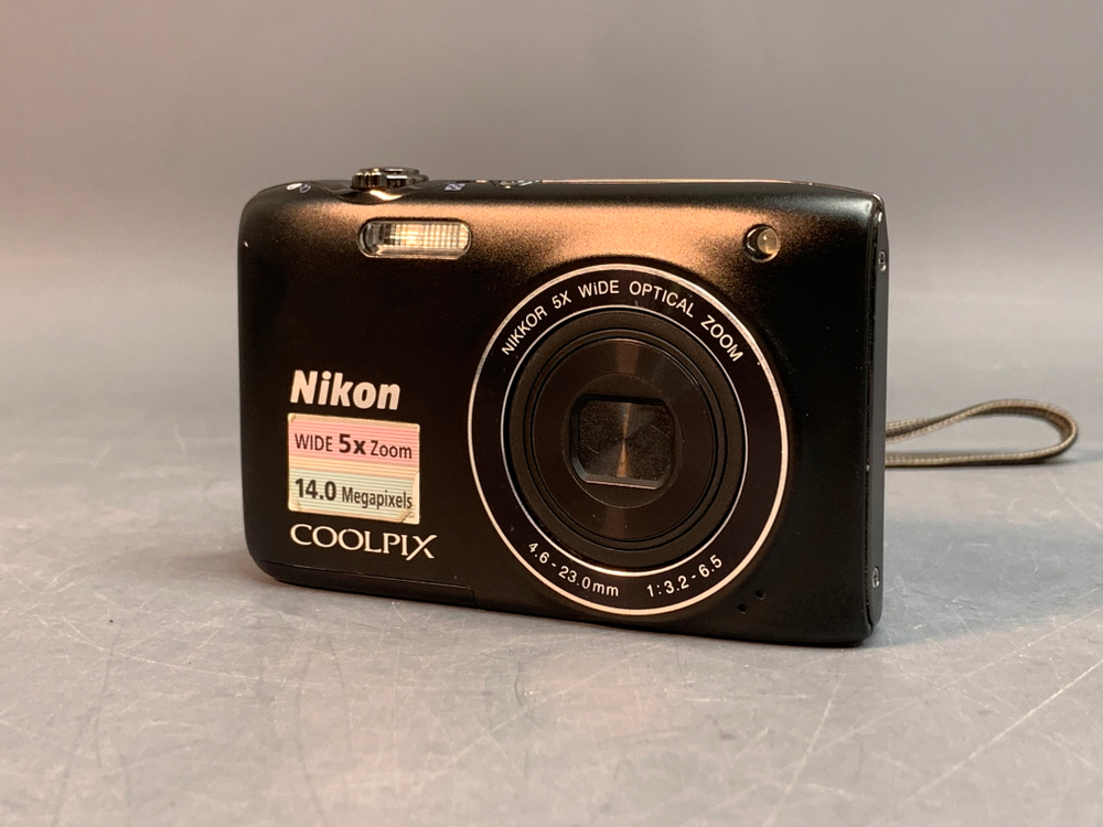 Nikon Coolpix S3100, под ремонт или на запчасти