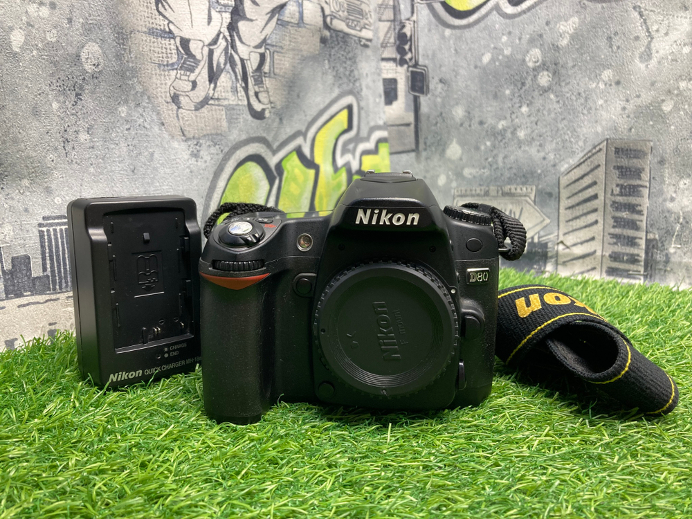 Nikon D80 9.400 кадров