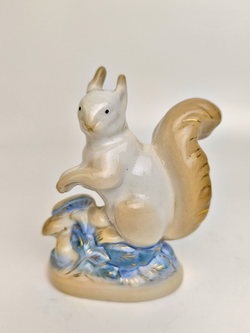Фарфоровая статуэтка "Белка" Гжель