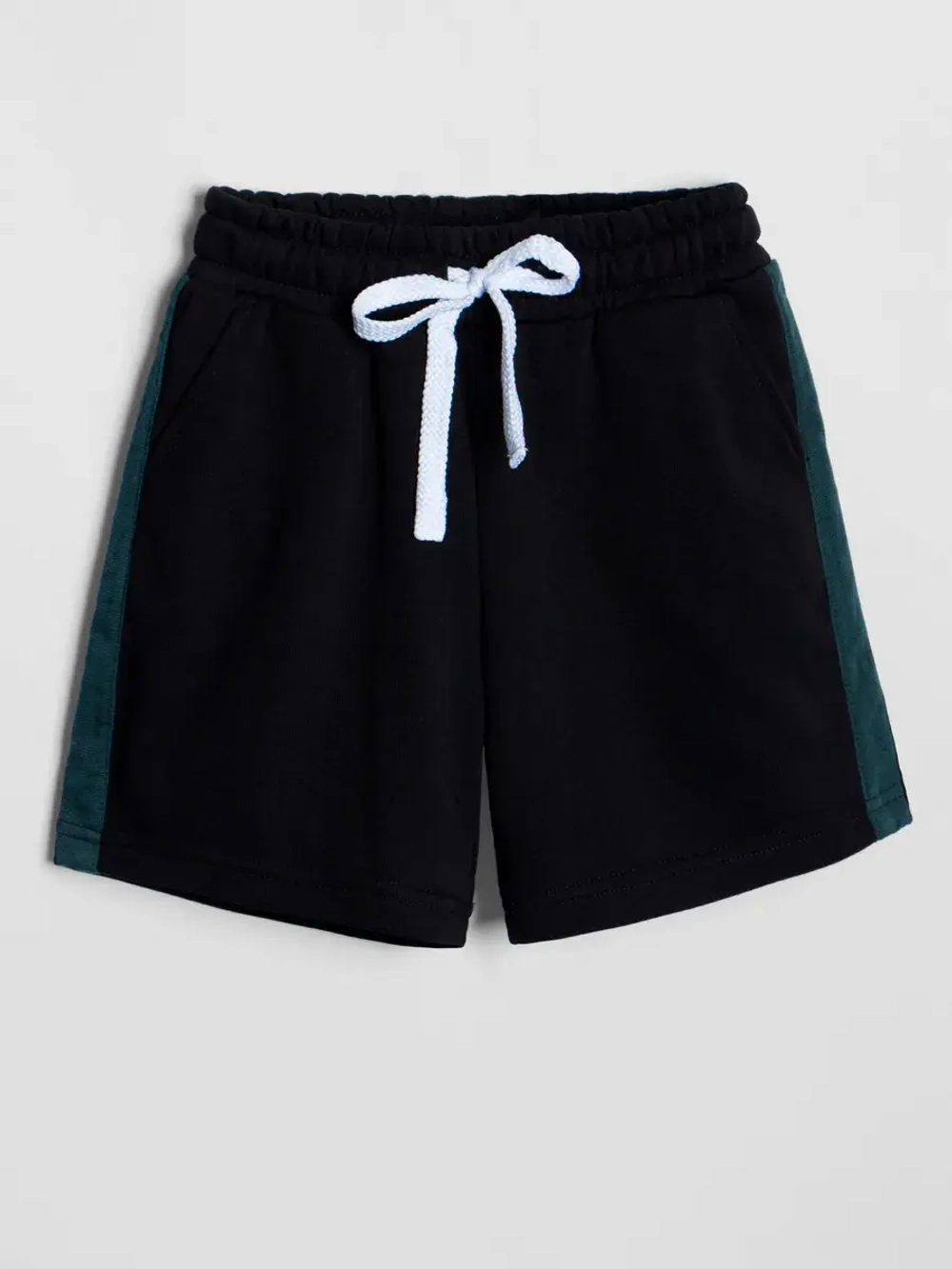 Спортивные шорты для мальчика на лето