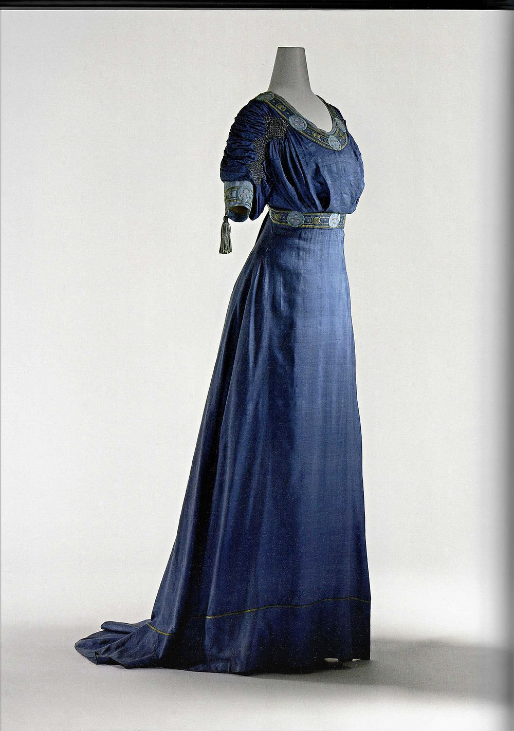 Элегантность и роскошь Ар деко: Институт костюма Киото, ювелирные дома Cartier и Van Cleef & Arpels