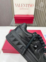 Кроссовки Valentino