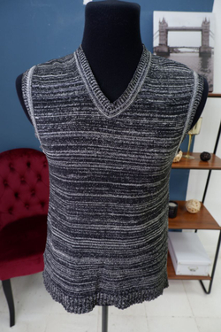 Жилет вязаный 44-46 размер