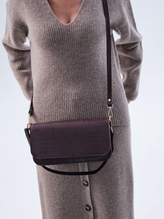 Сумка кожаная багет бордо