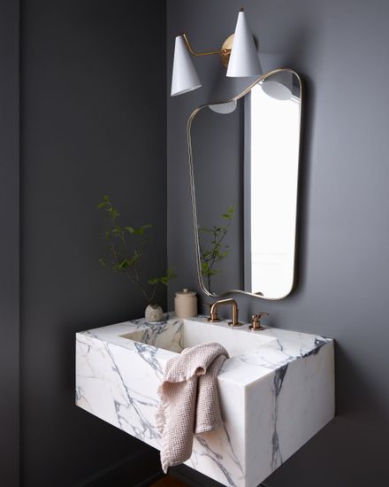 Золотое зеркало в раме “Кейн”