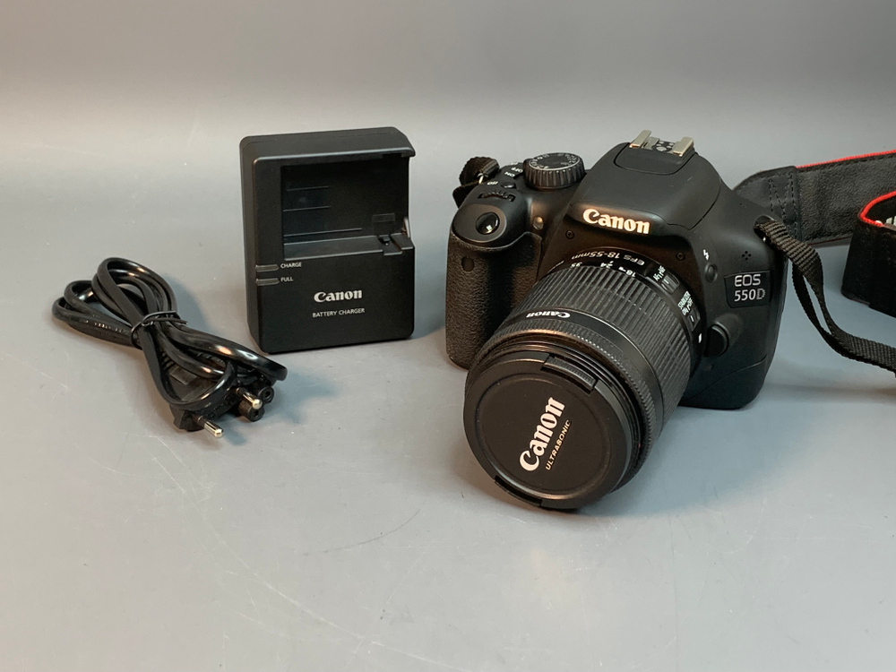 Canon EOS 550D Kit 18-55mm 550 Кадров
