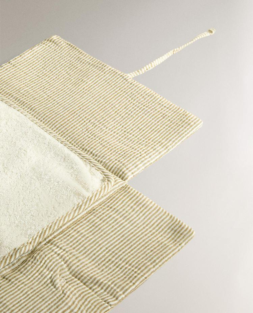 ZARA HOME ДЕТСКИЙ ПЕЛЕНАЛЬНЫЙ КОВРИК В ПОЛОСКУ, ЗЕЛЕНЫЙ