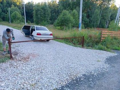 На въезде в квартал 233-236 «Усадьбы Романово» установлен шлагбаум