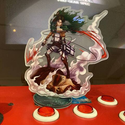 Акриловая фигурка Attack on Titan Леви Аккерман на голове Титана