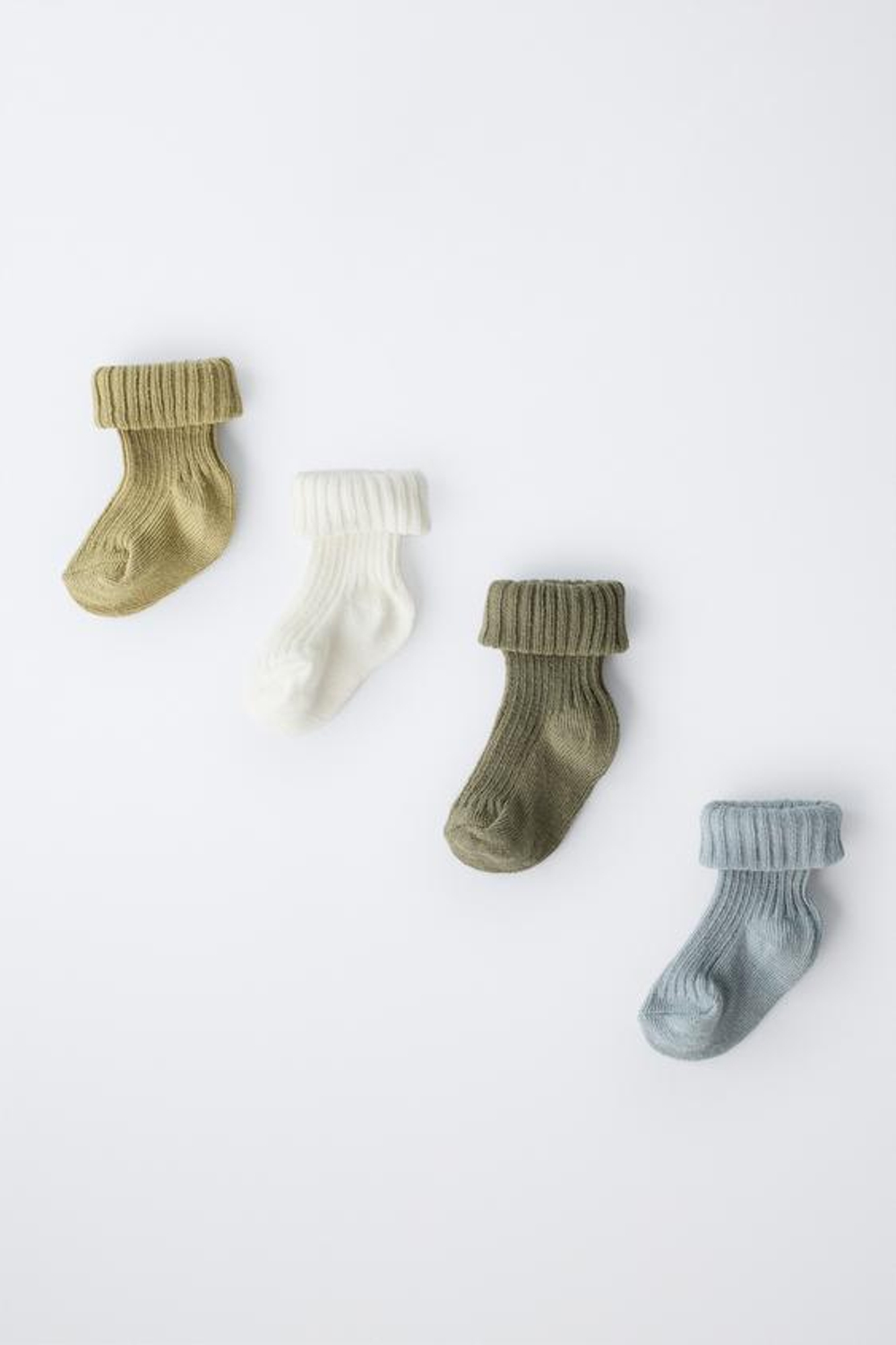 ZARA НАБОР ИЗ 4 ЦВЕТНЫХ НОСКОВ В КОРОБКЕ, МЯГКИЙ ЗЕЛЕНЫЙ