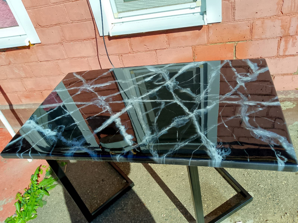 ЭКСКЛЮЗИВНЫЙ СТОЛ ИЗ ЭПОКСИДНОЙ СМОЛЫ