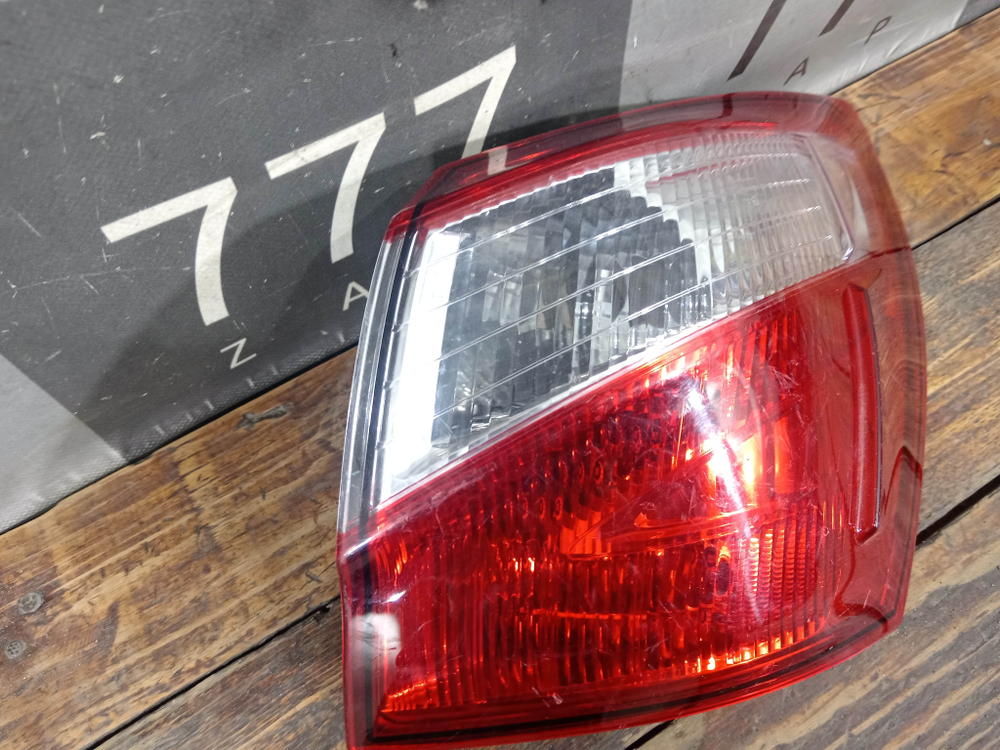 Фонарь задний правый Nissan Qashqai 1 (J10) 10-13 Б/У Оригинал 26554BR00A