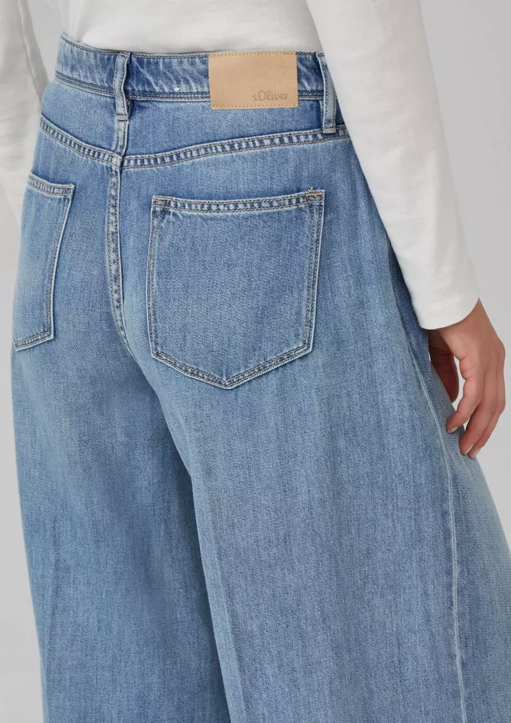 Джинсы High Rise / Extra Wide Leg s.Oliver