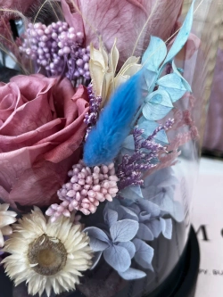 натуральные пионы в колбе