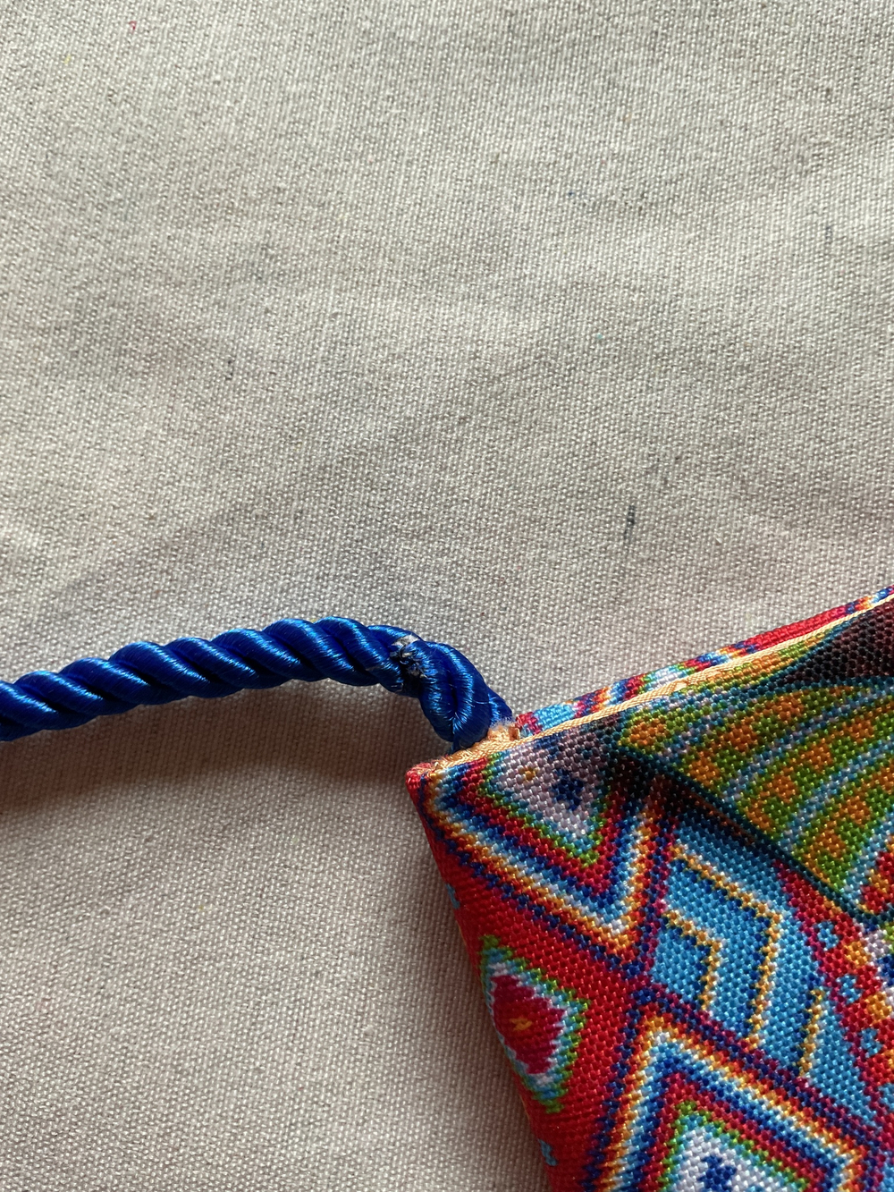 Сумочка для телефона на шею "Кот-хулиган" (уценка)