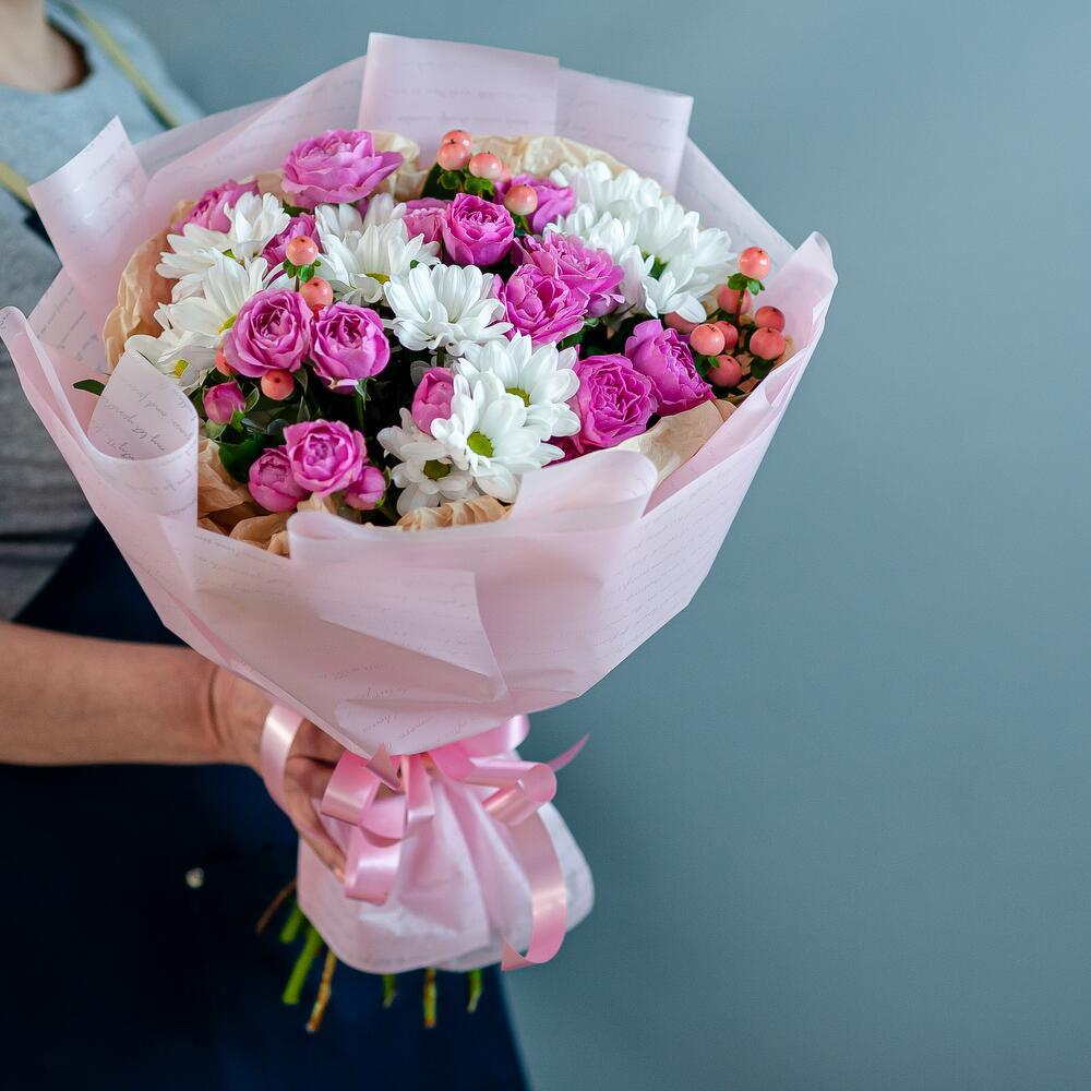 Букет с кустовой розой и хризантемой__1