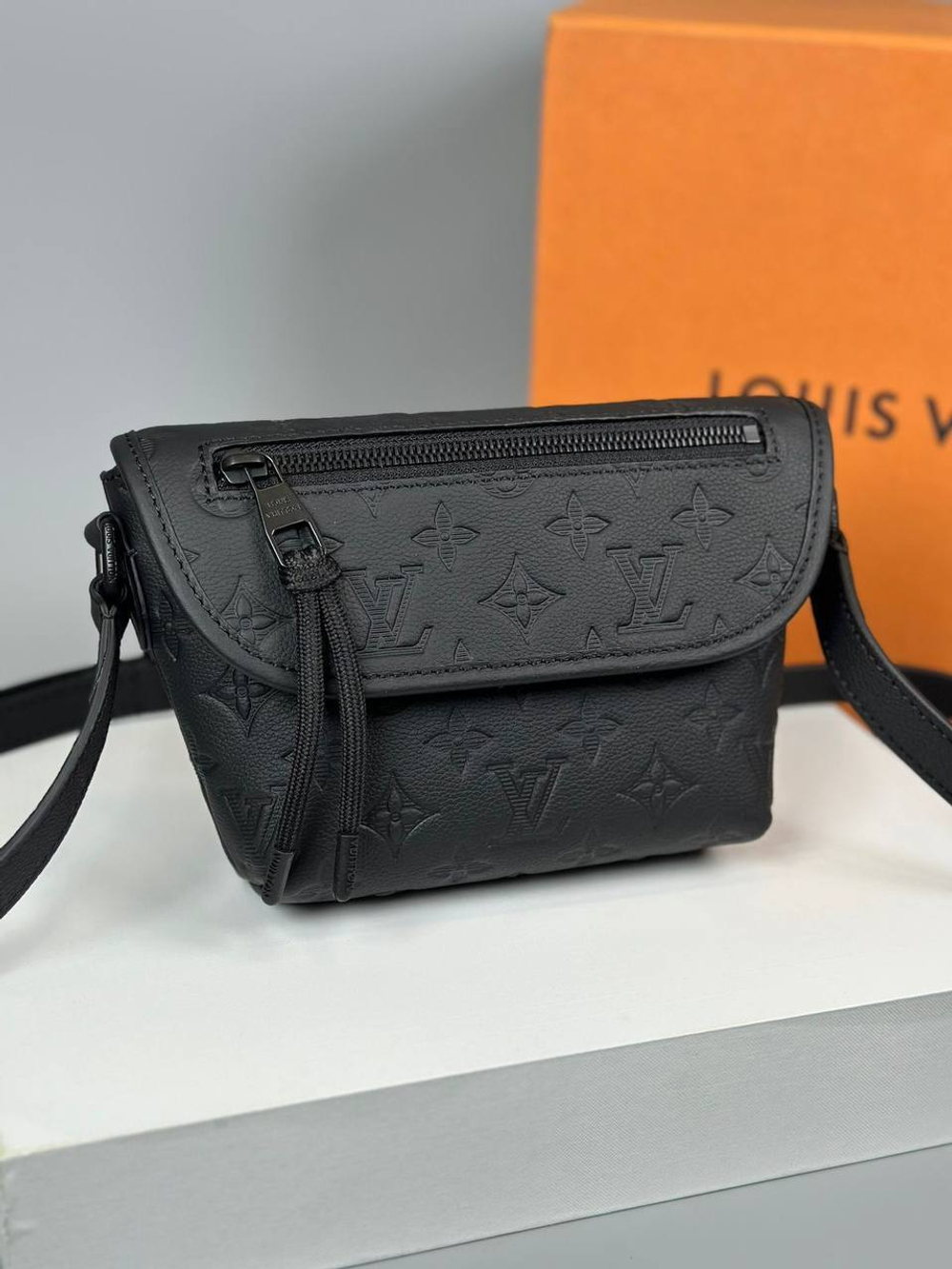 Сумка-мессенджер Louis Vuitton
