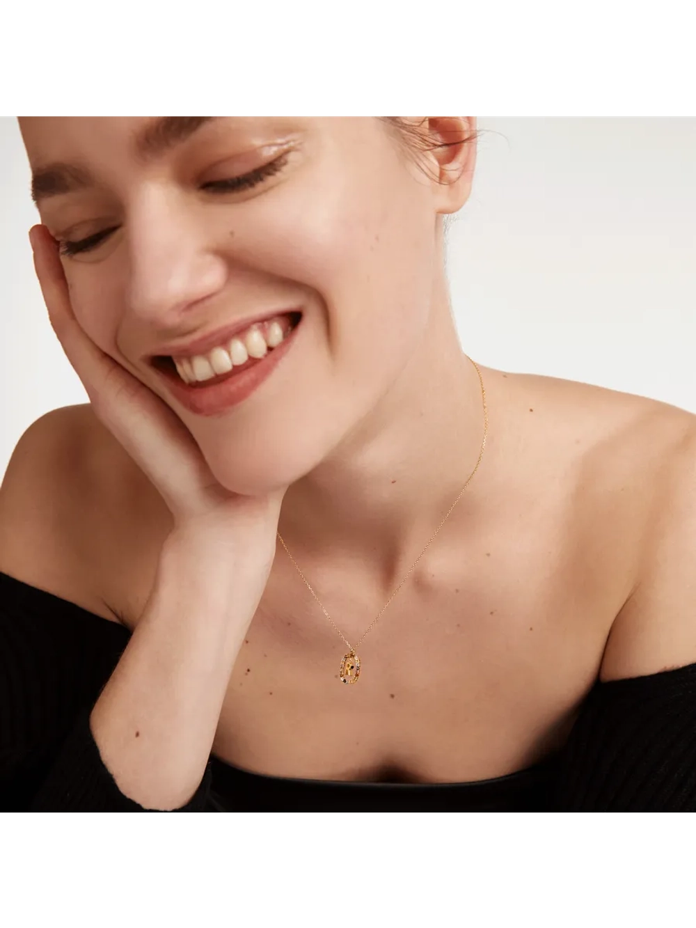 Колье Буква R серебро 925 пробы покрытое золотом