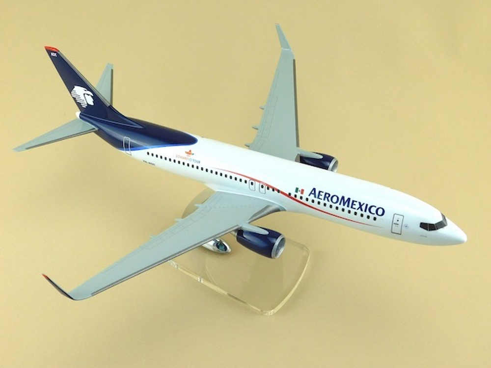 Модель самолета Boeing 737-800 (М1:100 Aero Mexico)