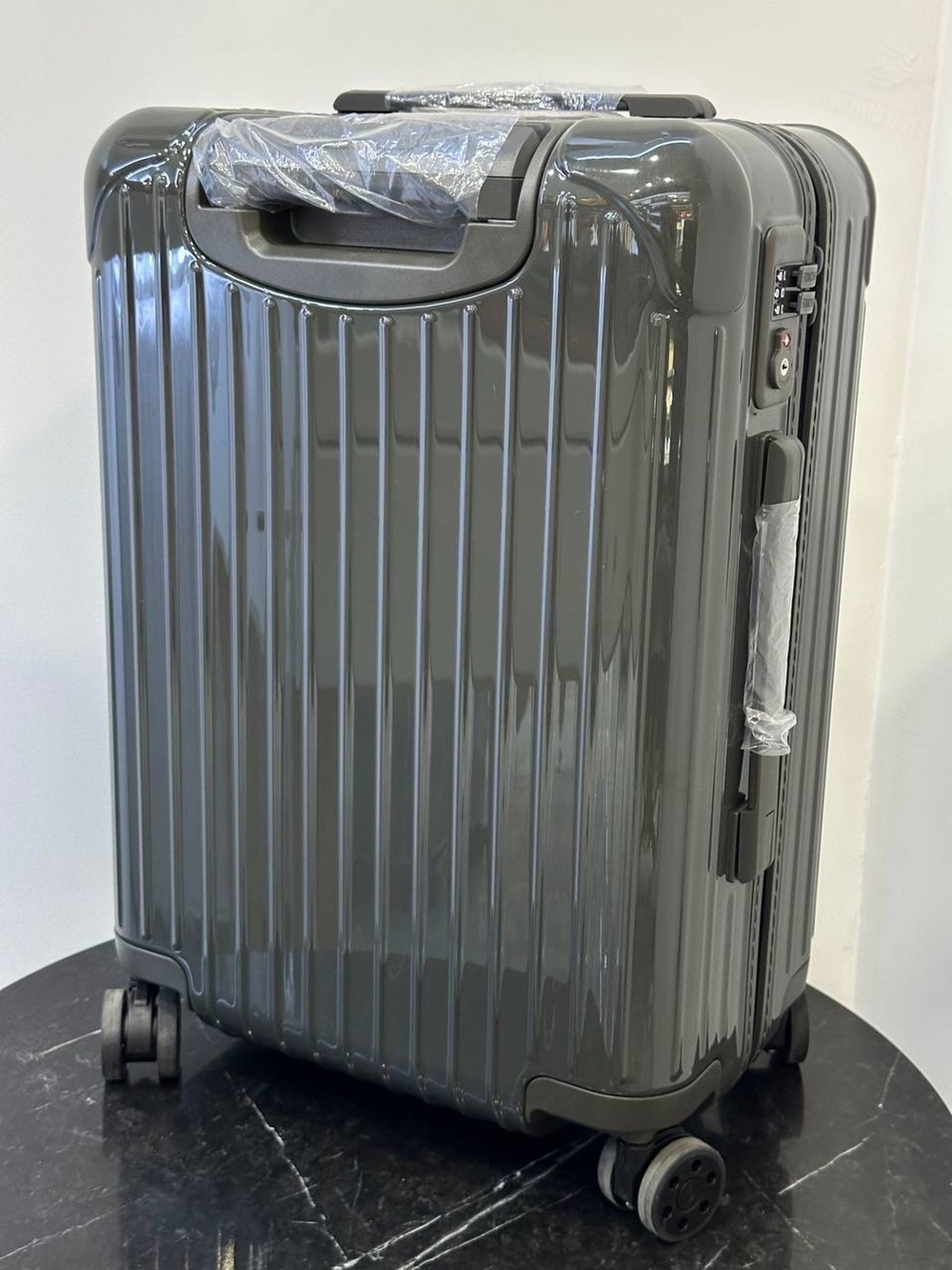 Чемодан Rimowa Essential Sleeve Cabin