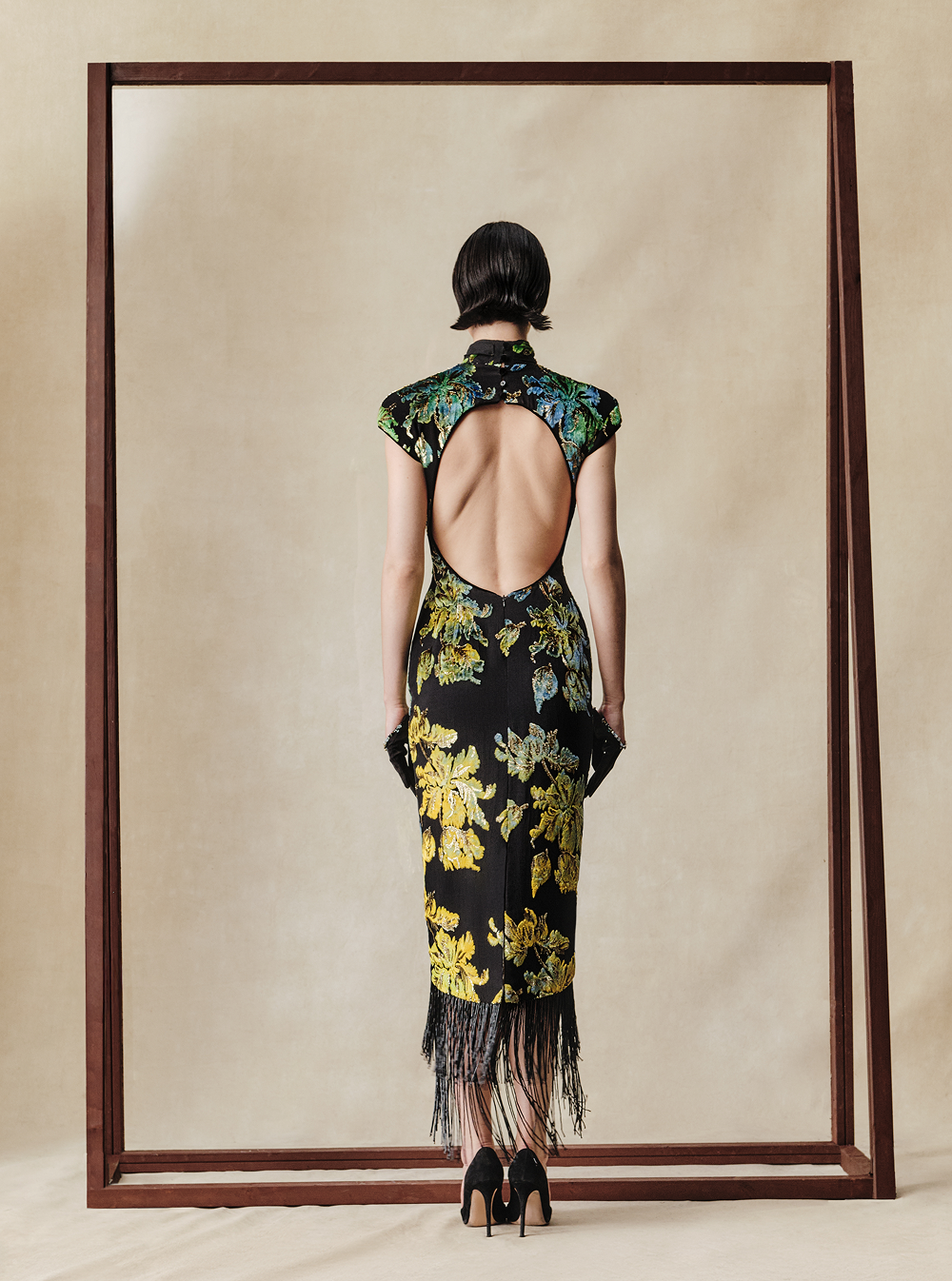 Платье миди из бархата деворе с бисерной бахромой