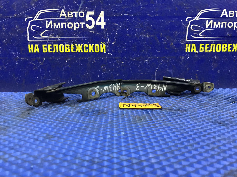 Петля капота правая MITSUBISHI CHARIOT 1994