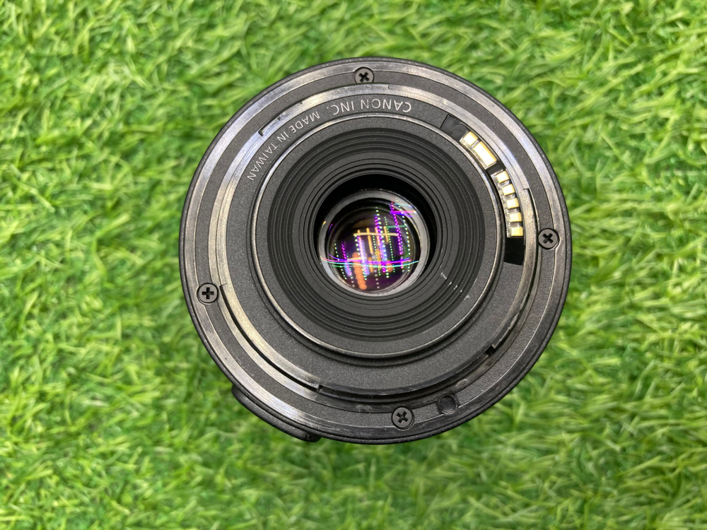 Canon 1100D kit 18-55mm 3.5-5.6 III 6.500 кадров