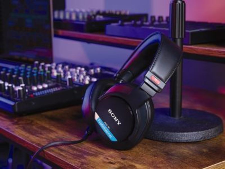 Sony выпустила студийные наушники MDR-M1