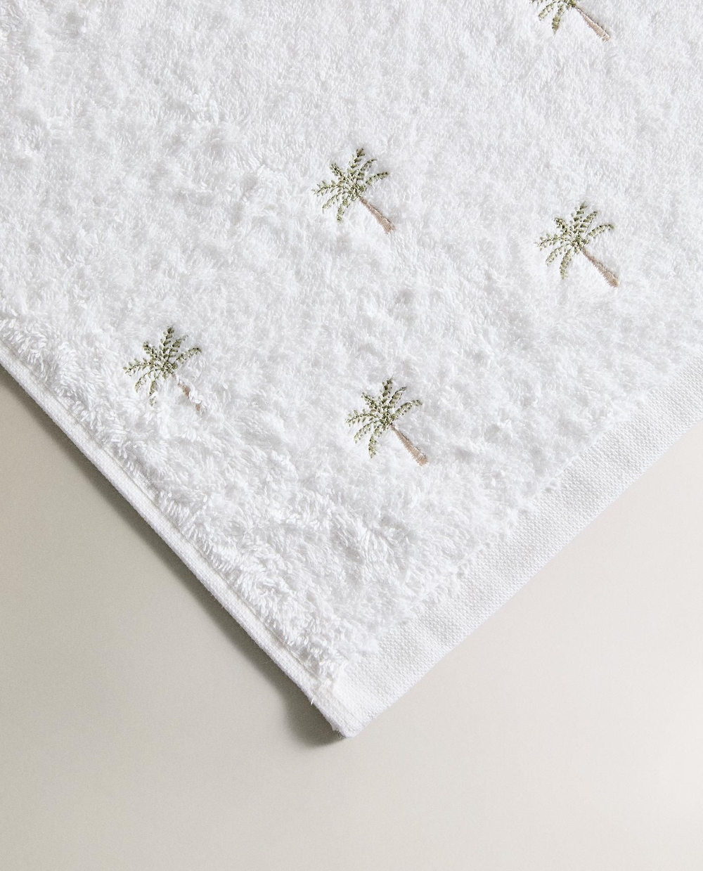 Zara Home - Банное полотенце с вышивкой пальмы, белый, 50х90 см