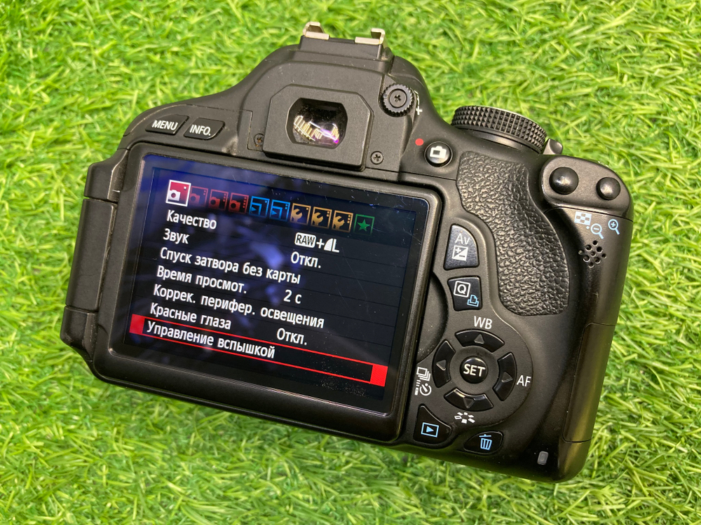 Canon 600D kit 18-55mm 3.5-5.6 IS ll 35.000 кадров