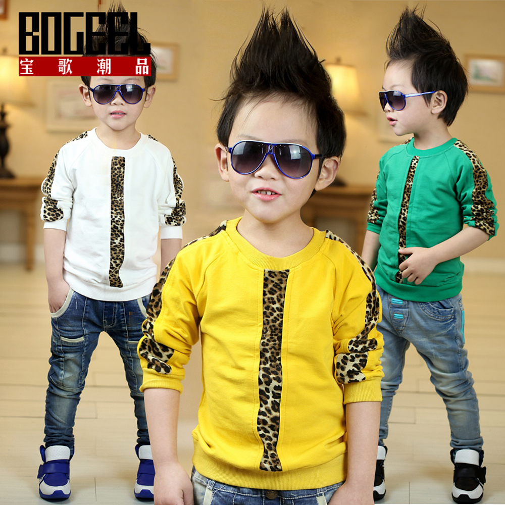 Толстовка однотонная с леопардовыми полосами на груди и рукавах