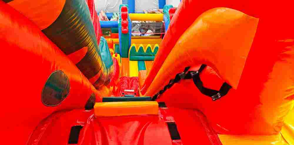 Коммерческий надувной батут «Змей Горыныч» с механизированной головой 13*8*7 м