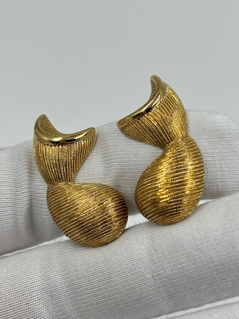 Клипсы с брашировкой Monet