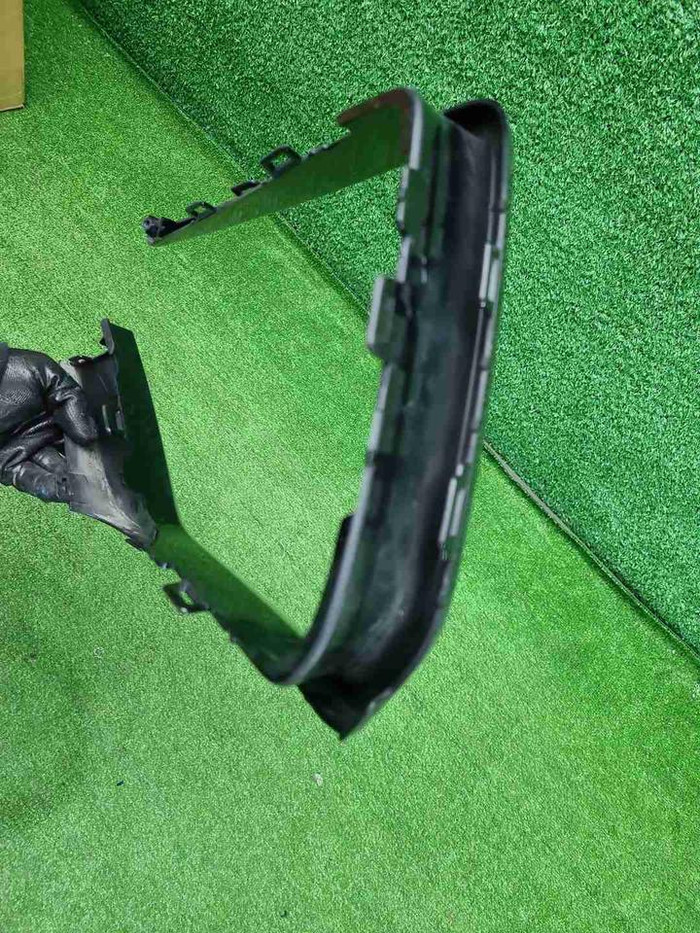 Накладка переднего бампера правая Hongqi HS5 19-нв