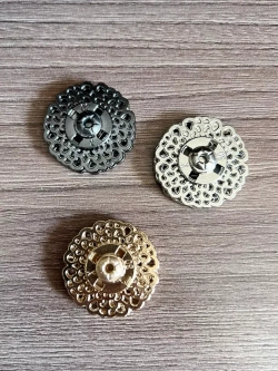 Декоративные металлические кнопки