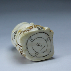 Нэцкэ Ребенок с корзиной рыбы