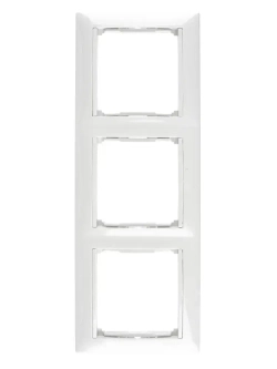 Розетки с заземлением 3 шт + рамка 3 поста Legrand valena 220В, 16А,цвет белый