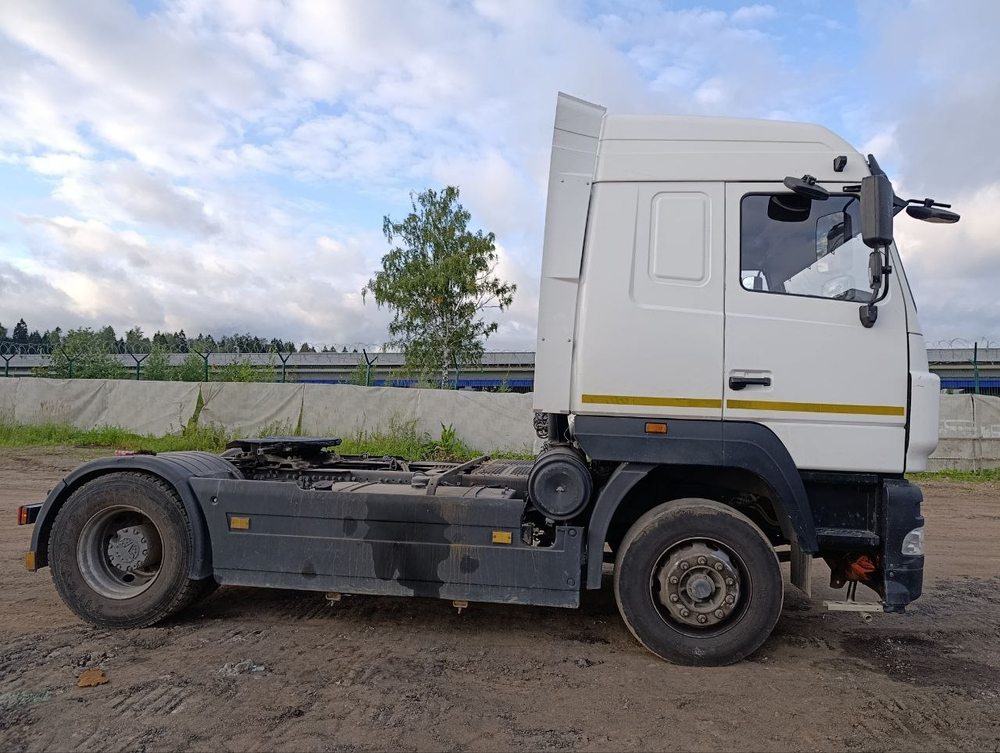 МАЗ 5440 4x2 Седельный тягач 544028-570-031 (Дизельный, 11,6 л, 423 л.с., МТ)