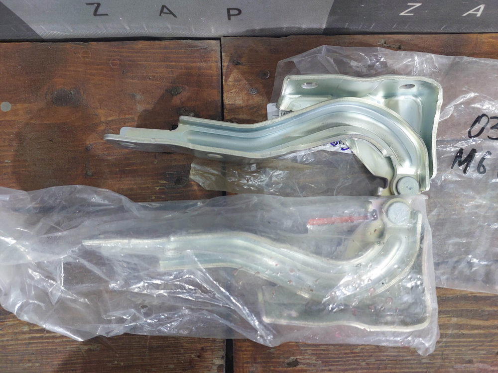 Петли капота комплект Haval M6 2 21-нв Новые Оригинал 8402300XKZ0YA