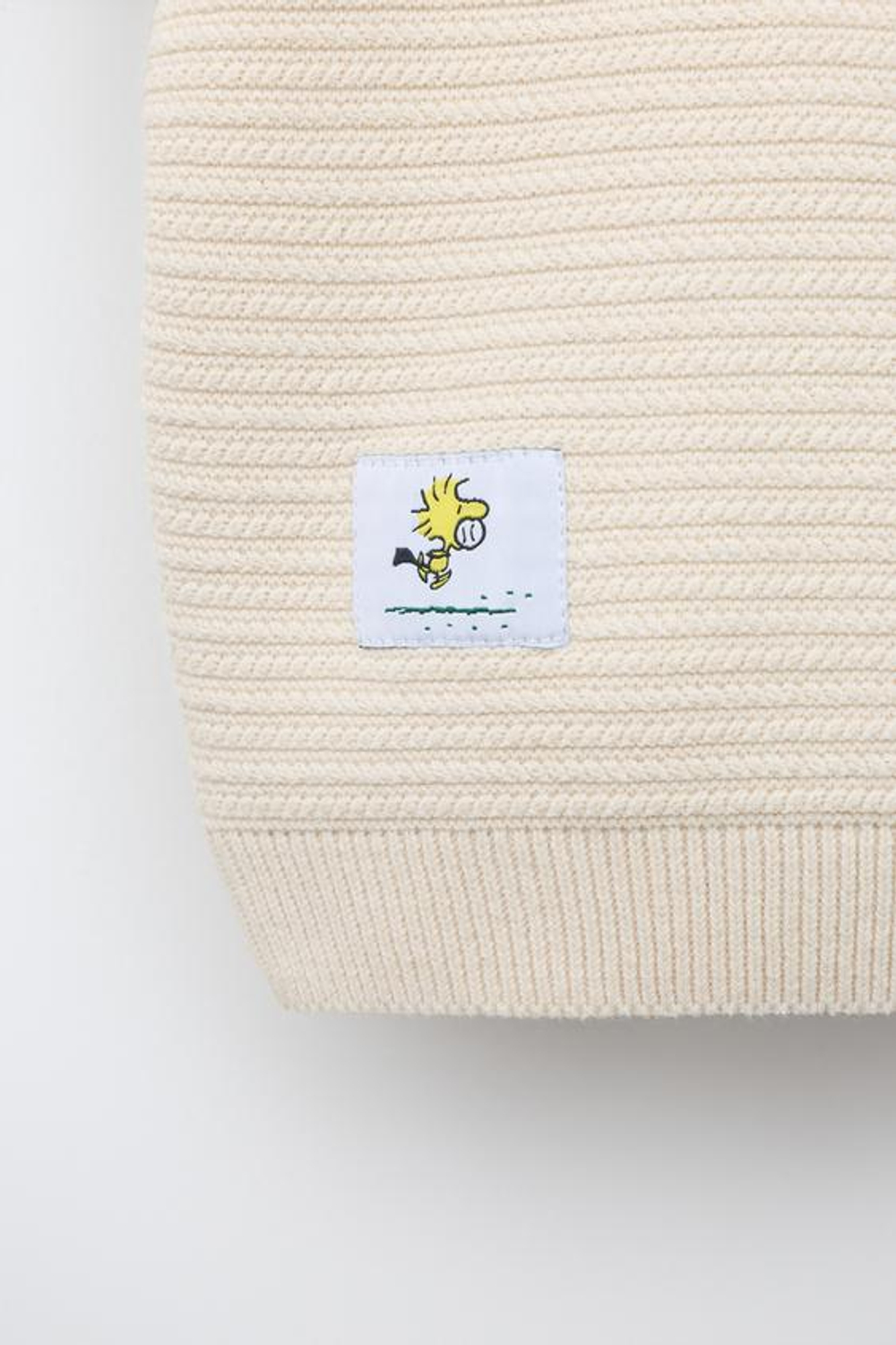 ZARA ВЯЗАНЫЙ ЖИЛЕТ С ВЫШИВКОЙ SNOOPY PEANUTS™, ЭКРЮ