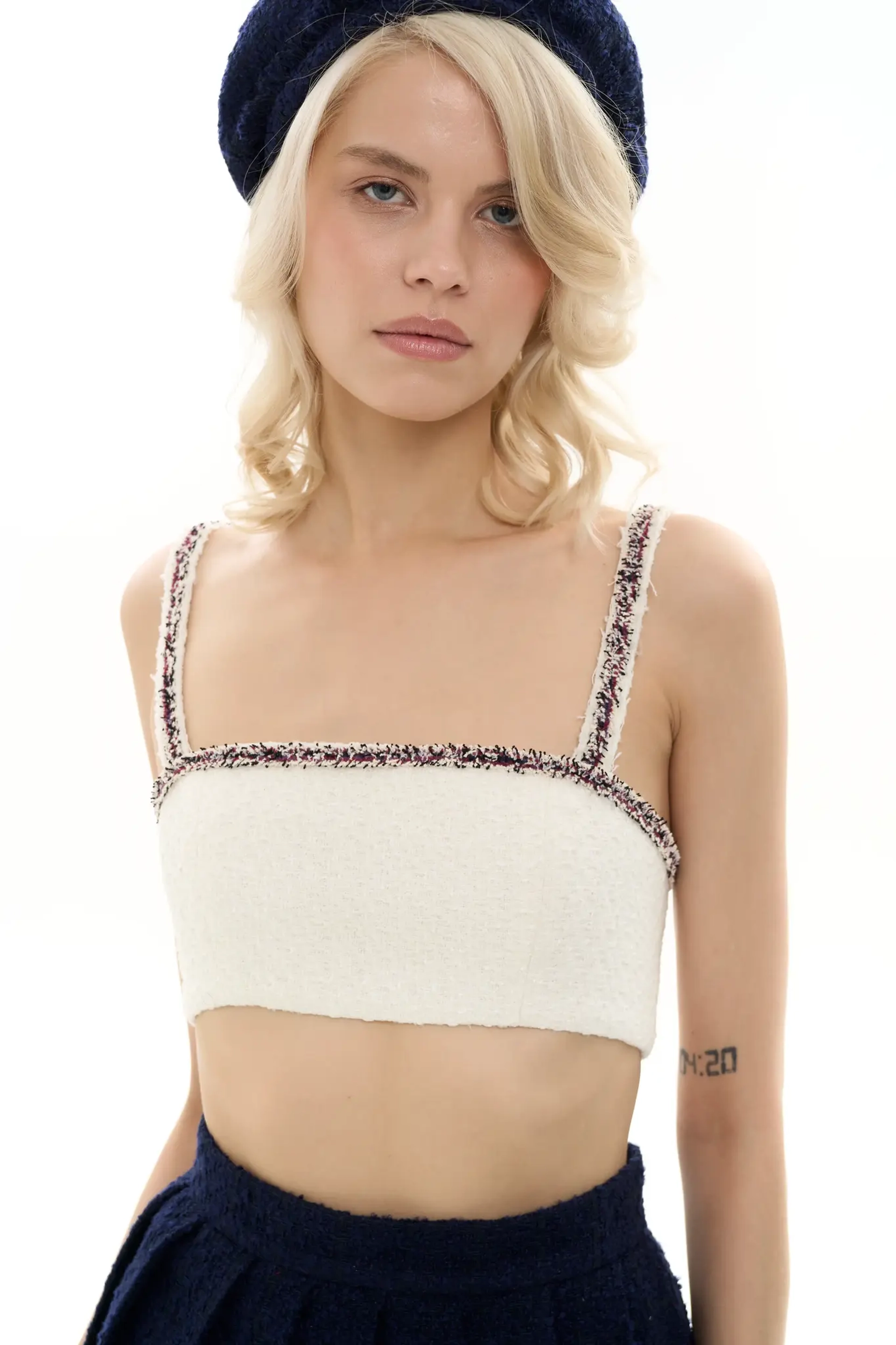 Топ-бандо на бретелях белый