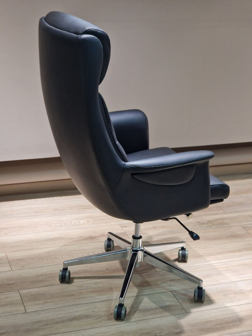 Кресло офисное 2902 582045 Black
