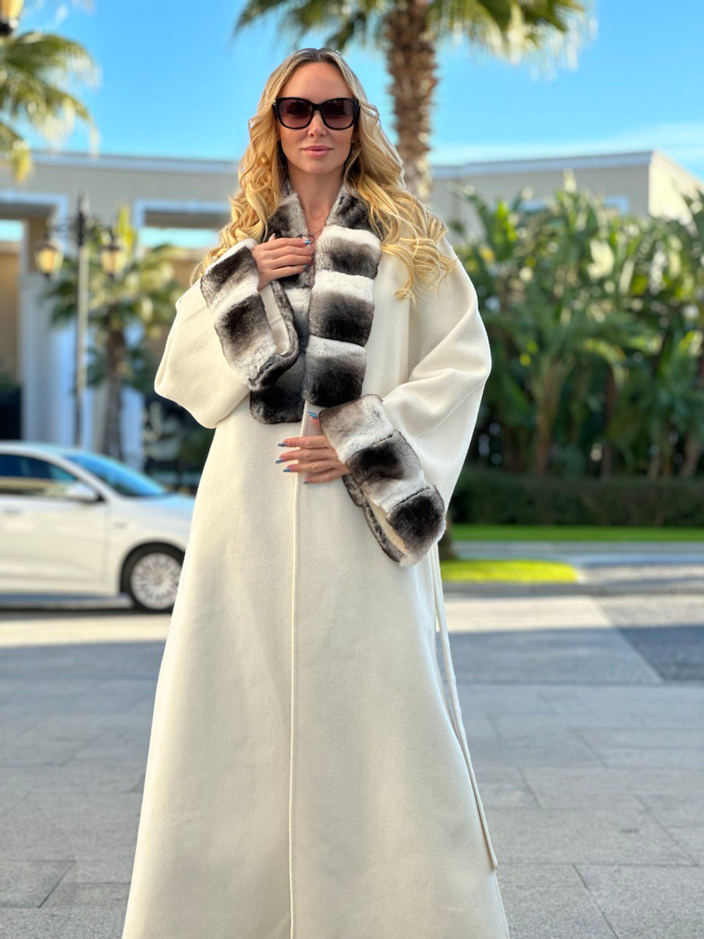 Кашемировое пальто с отделкой из шиншилы