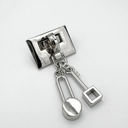 Замок с висюльками