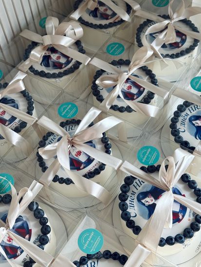 Торт с логотипом или фото с голубикой