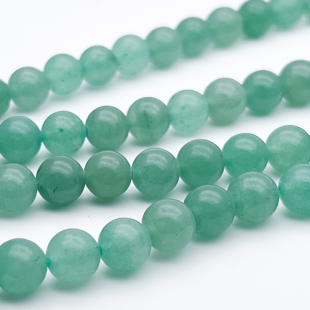 Авантюрин, диаметр около 8,4-8,5 мм, цена за 22-23 шт (1/2 нити)