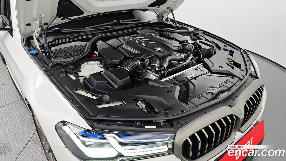 BMW 5 Series (G30) M550i xDrive (08.2021)