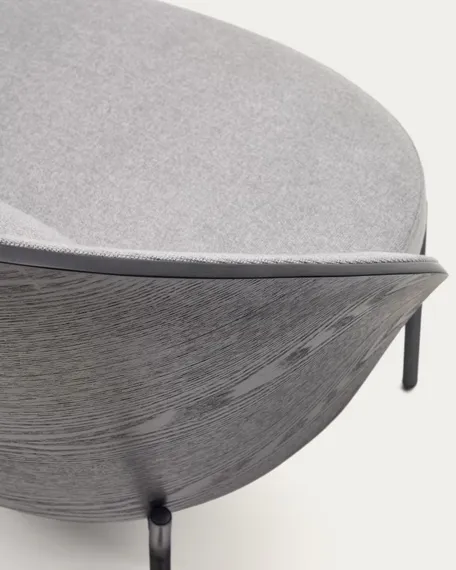 Кресло Eamy светло-серое с черной отделкой